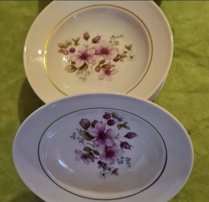 Чайники, тарелки, овальное блюдо