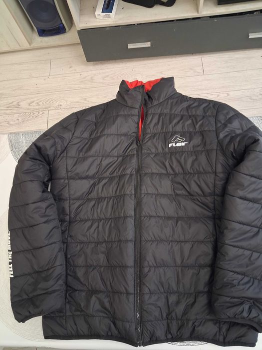 Продавам зимно дамско яке Flair с две лица