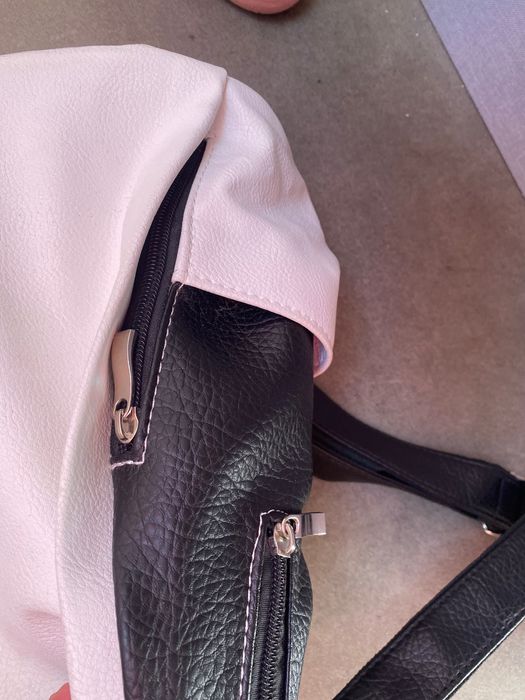 Дамска раничка черно и бяло