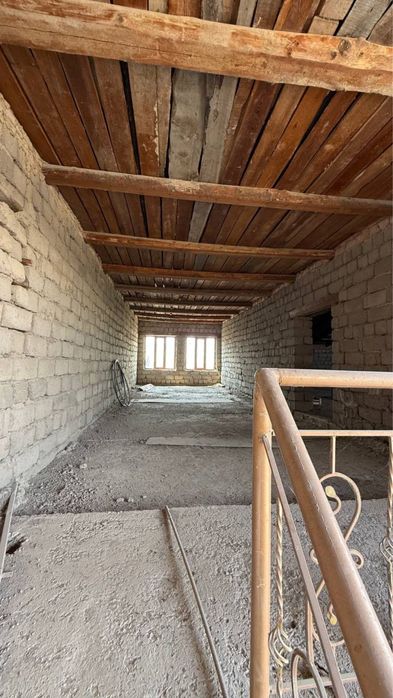 Уй сотилади, Шахар марказида,  7 сотох 2 каватли 10 хоналик