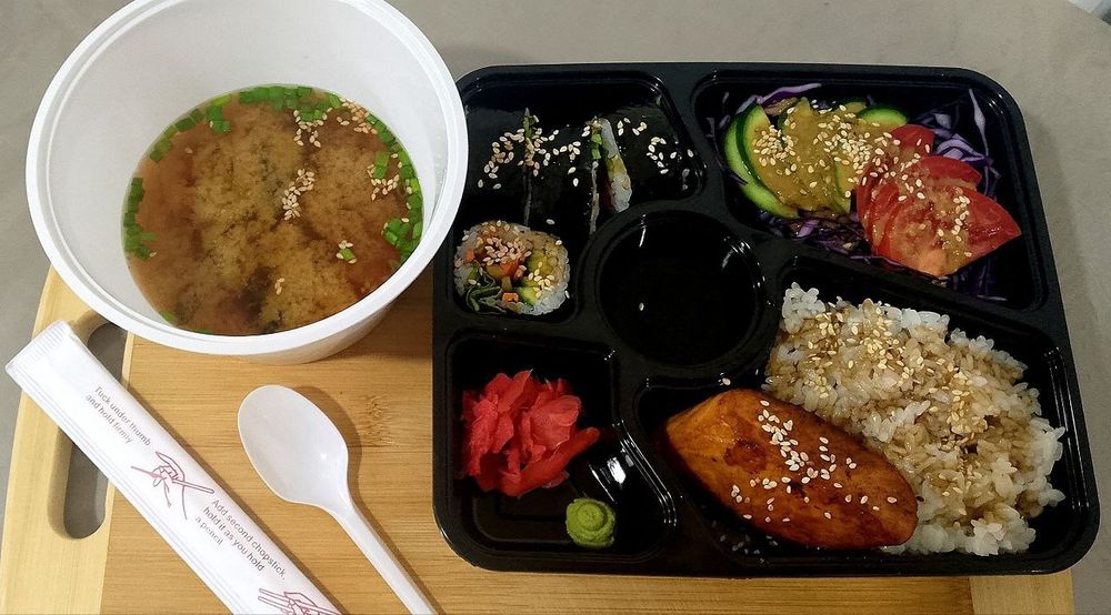 Доставка бизнес ланчи японские