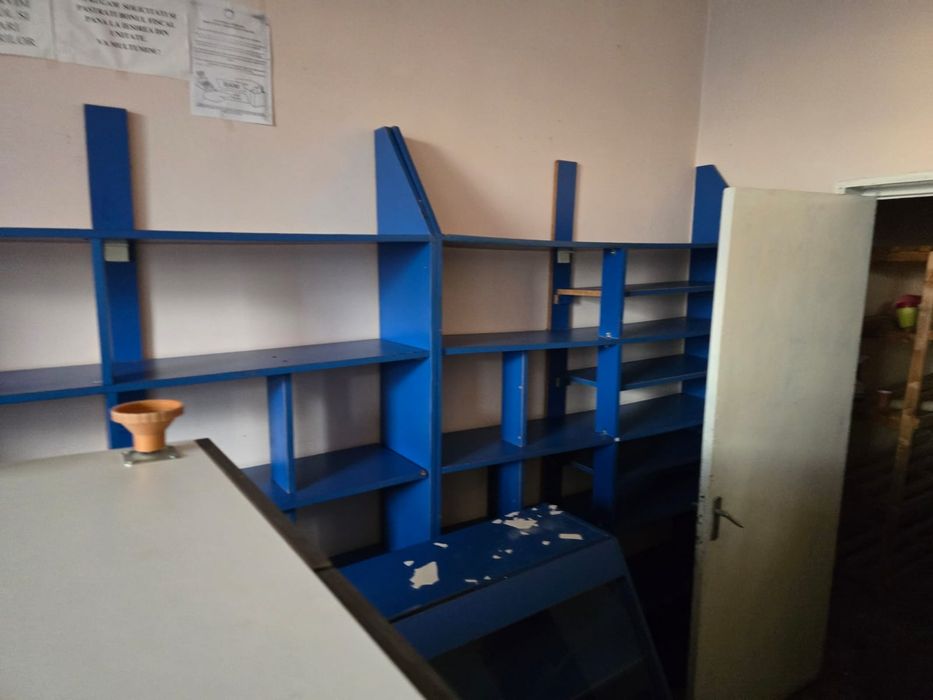 Vand diverse tipuri de mobilier