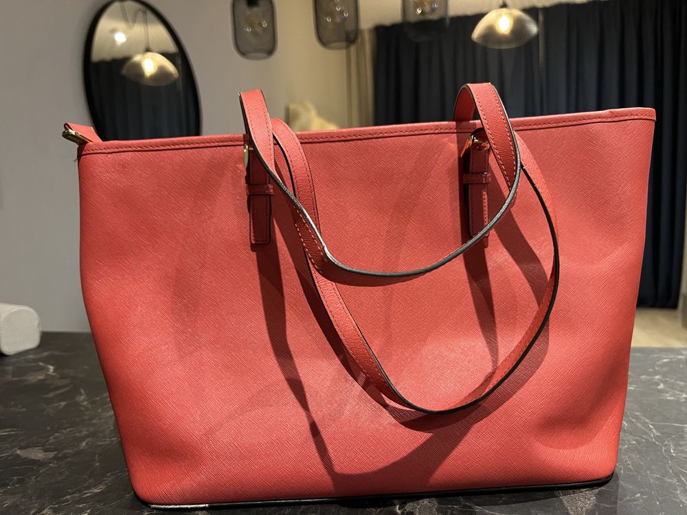 Michael Kors червена голяма чанта