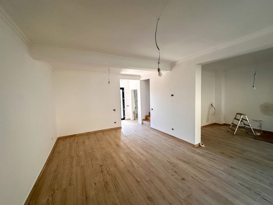 Case de vanzare Rm Valcea/Calea lui Traian Nord/Retail Annabella Nord