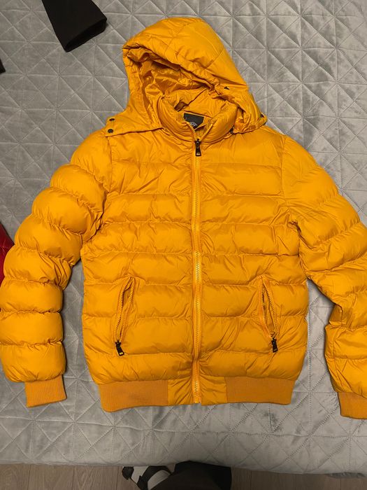 Продавам зимно яке