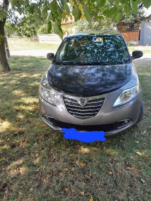Vând lancia ypsilon