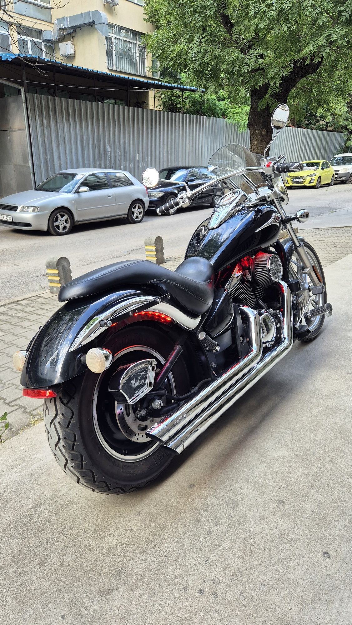 Kawazaki VN 900 custom