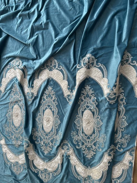 Продам новые велюровые шторы