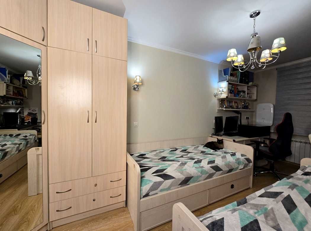 Продам 3-комнатнкю  квартиру в Орбита 2