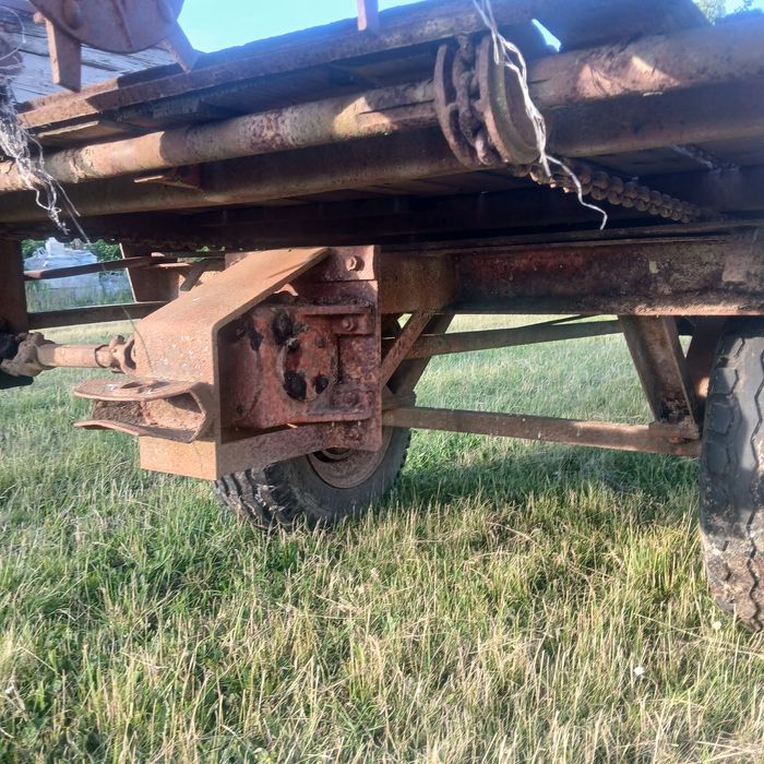 Remorca de împrăștiat gunoi în stare perfectă de funcționare