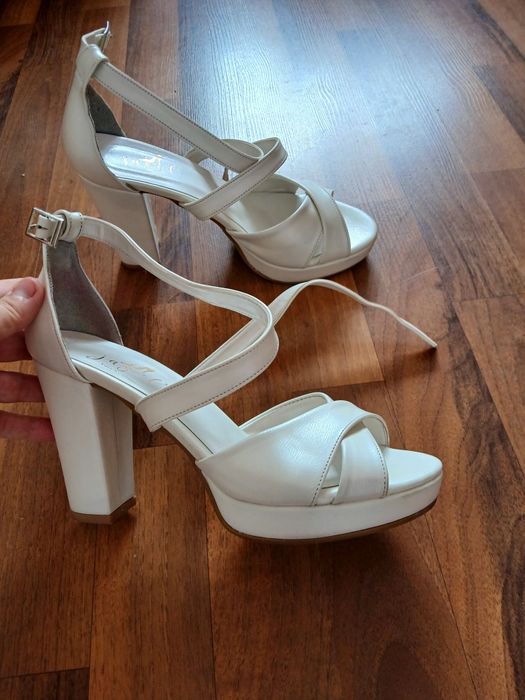 Sandale din piele