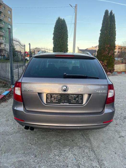 Skoda Superb Combi 2011