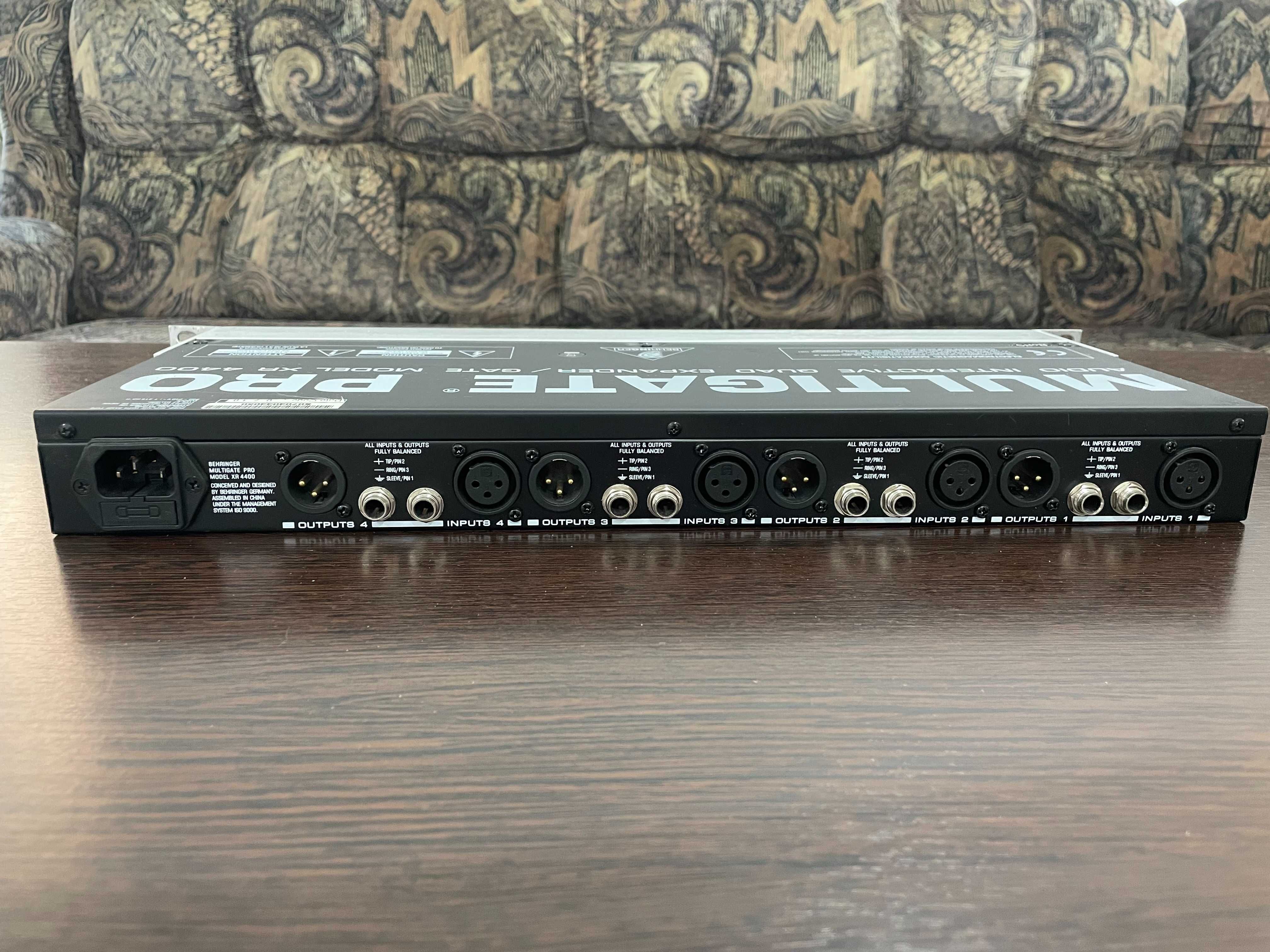 Behringer Multigate PRO XR4400
MULTIGATE