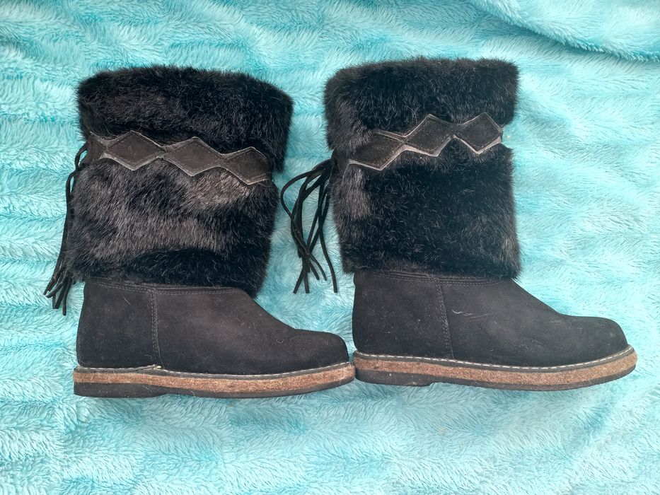 Продам новые натуральные женские унты!