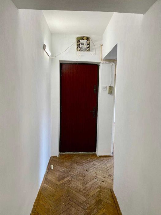 vand apartament decomandat 4 camere etaj 2 Iasi