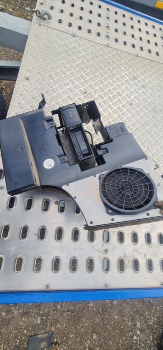 Subwoofer Субуфер Audi A4 B5 Avant Ауди А4 Б5 Комби