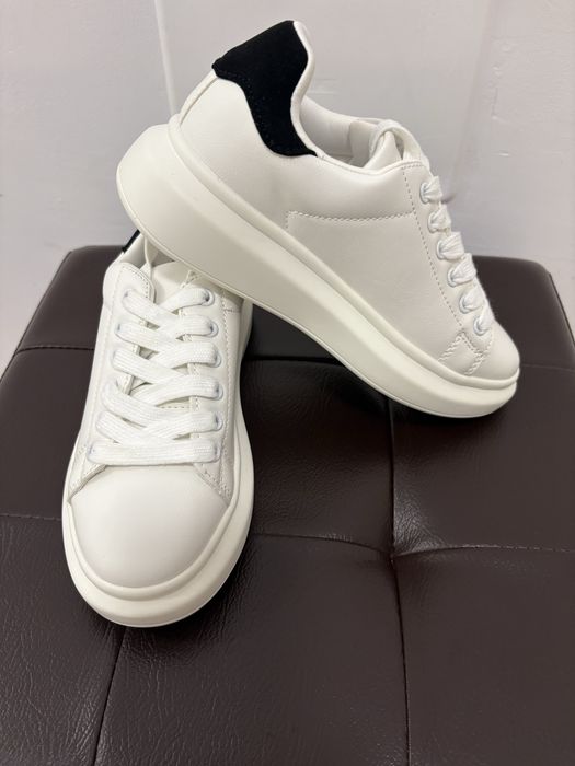 Adidasi noi marimea33