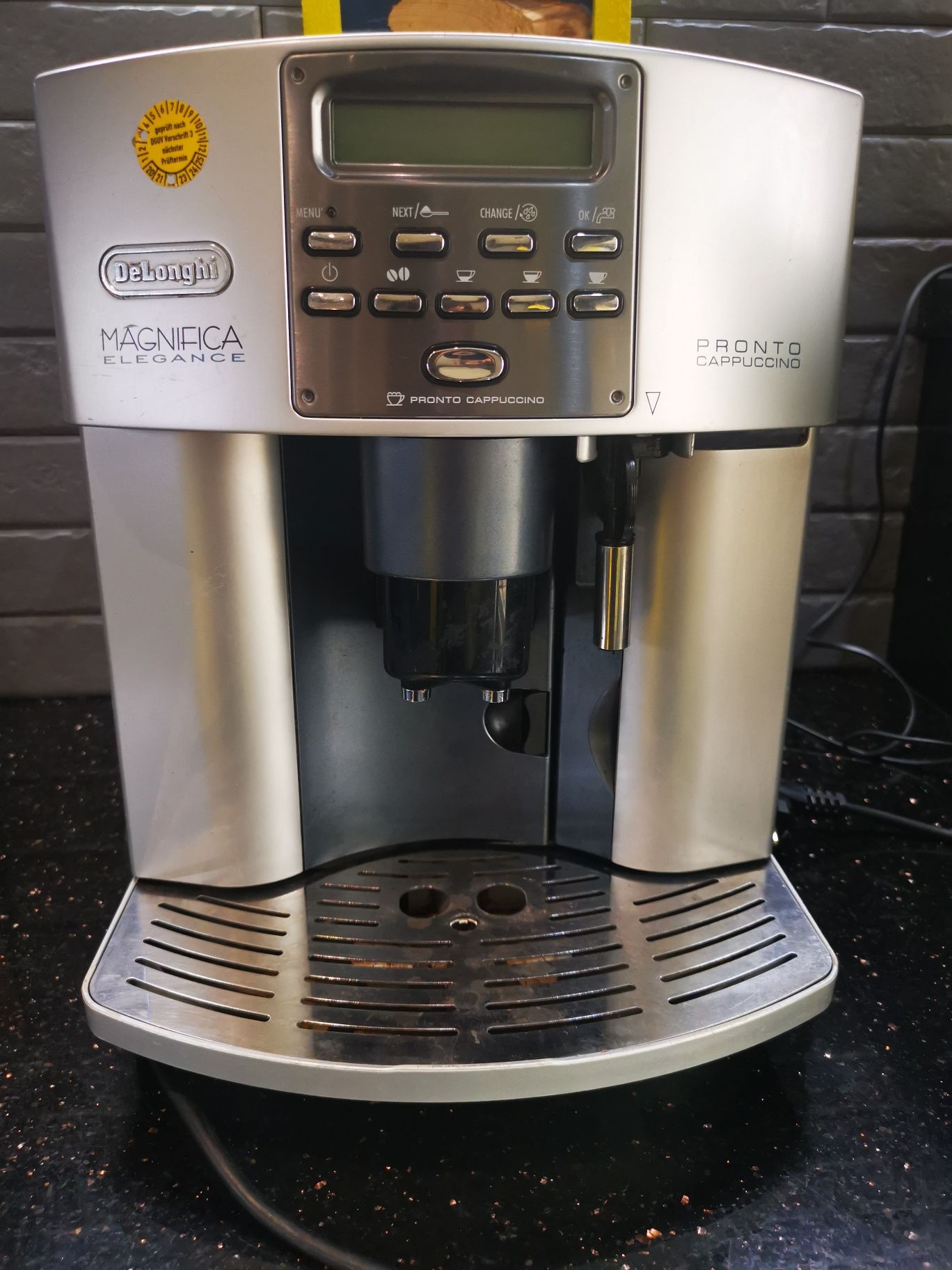 Кафе машина Delonghi Magnifica кафе автомат