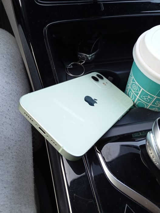 Айфон 12 в отличном состоянии