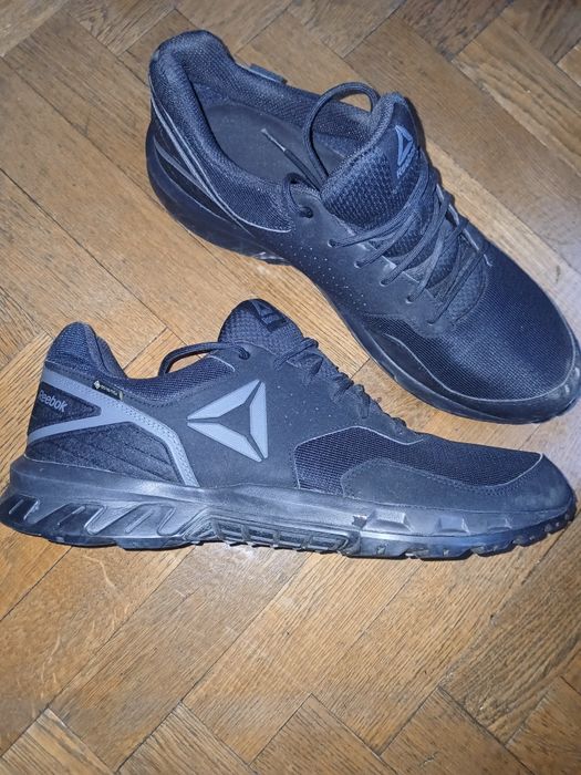 Adidasi Reebok trial goretex. Interior 31 cm.