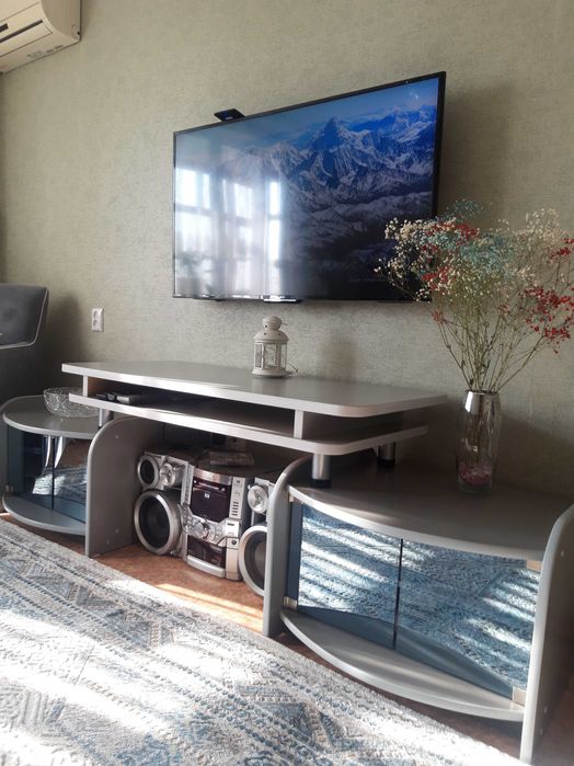 Продам модульную тумбу под ж/к телевизор