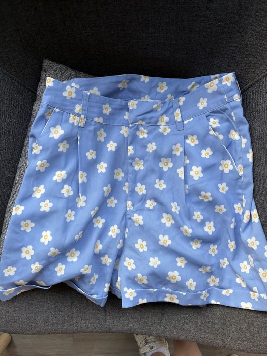 Pantaloni scurti inflorati