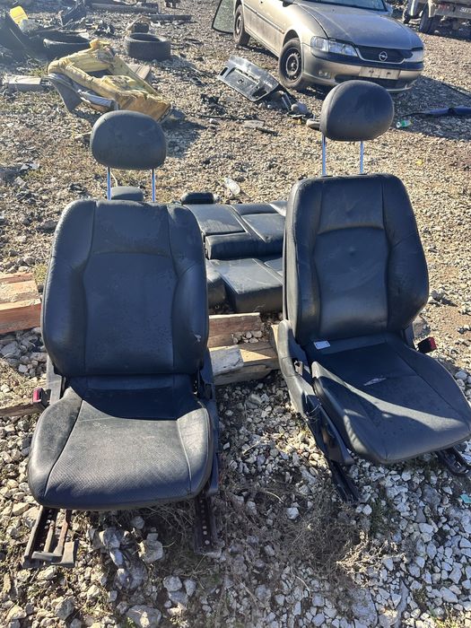 Кожен салон Mercedes C-Class W203 —  седан черен