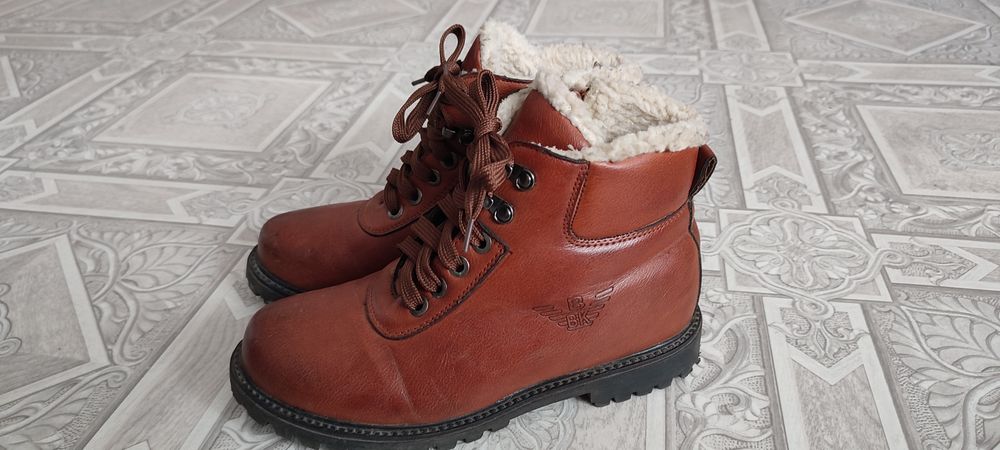 Полуботинки в отличном состоянии. Размер 36/37. 3000 т. В с. Володаров