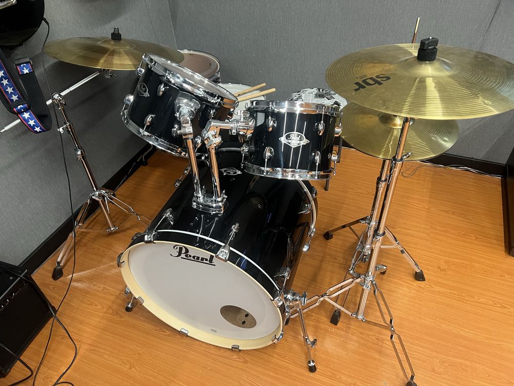 Продам барабанную установку Pearl Export с тарелками Sabian SBR