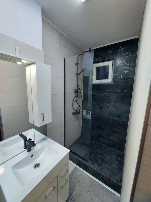 Închiriez apartament cu 2 camere