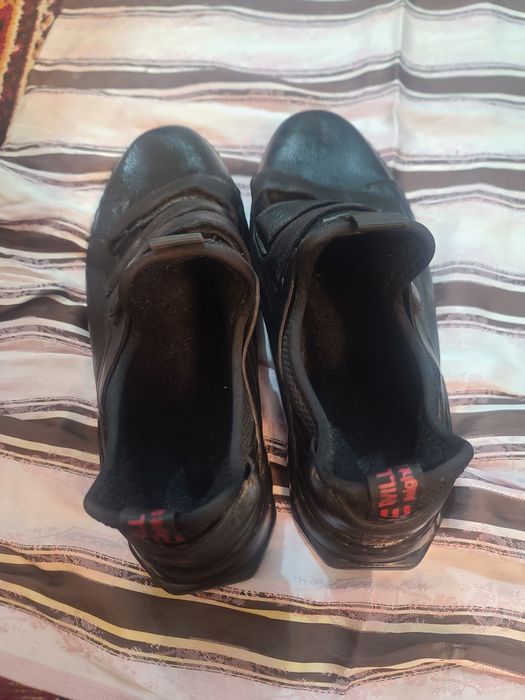 Krossovka erkaklar uchun