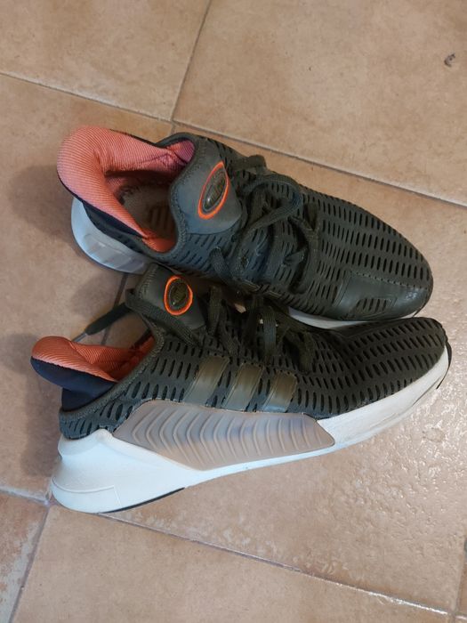 Vând pantofi sport mărimea 44.sunt purtați de 2,3 ori.imi sunt mici.