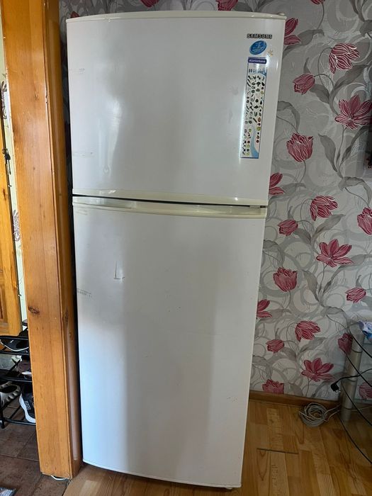 Продам холодильник