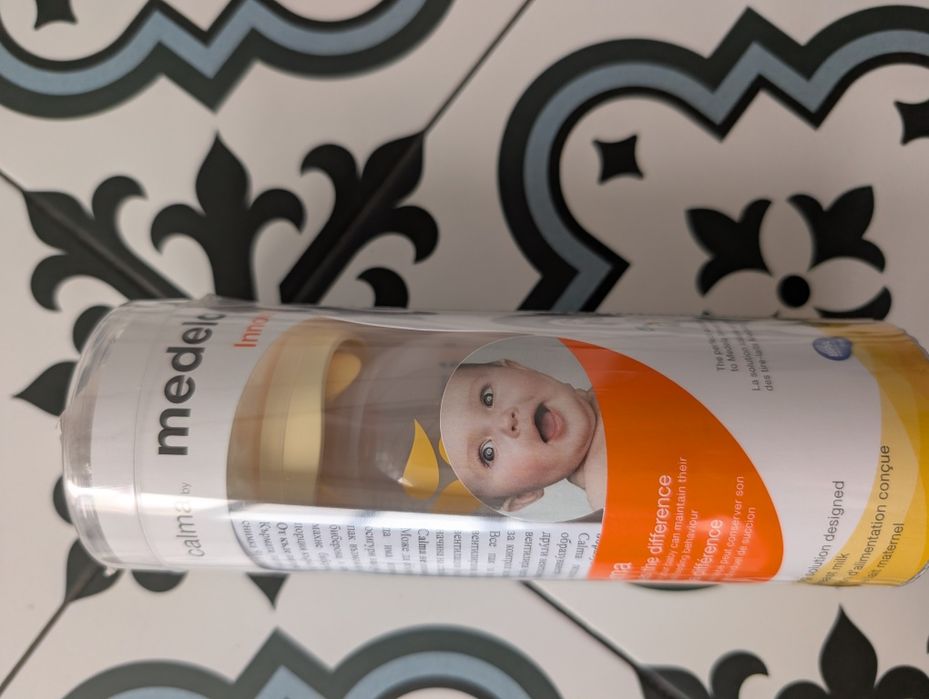 Помпа за кърма Medela с шише