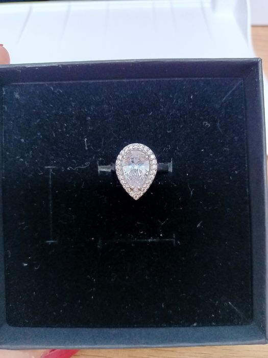 Vând bijuterii din argint