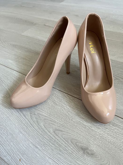 Rochie si pantofi de seara