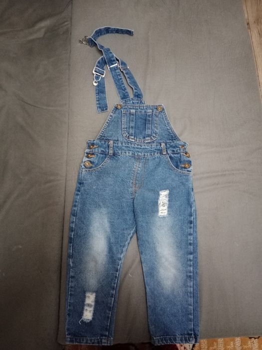 Джинсовый комбинезон