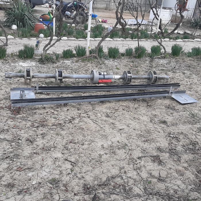 Usa de garaj tip rulou alba din metal