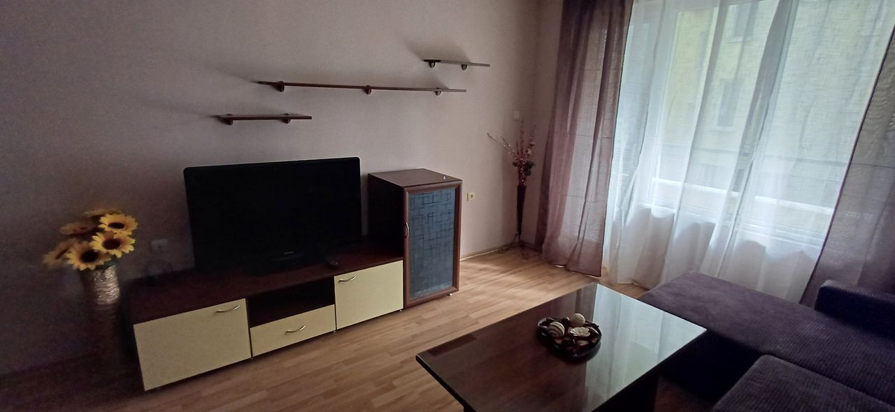 Дава се под наем Двустаен апартамент в Стара Загора, Център - 70 кв.м за 331.5 € - Снимка #1