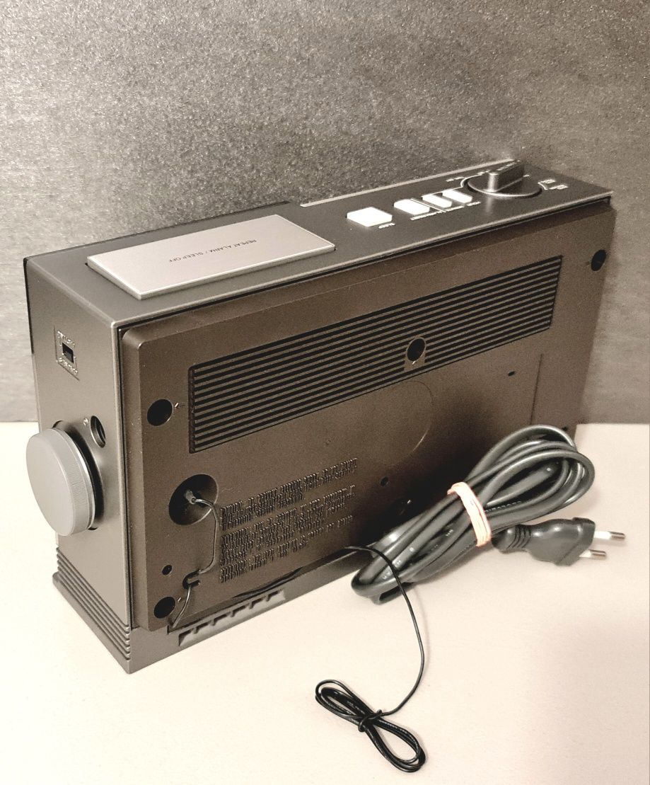 Sony icf c 22 w .