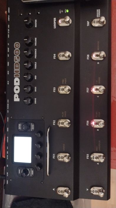 Продавам:Тремоло за Страт черно и седла за китара!. + процесор ..