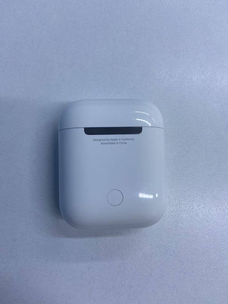 Apple Airpods with charging Case
