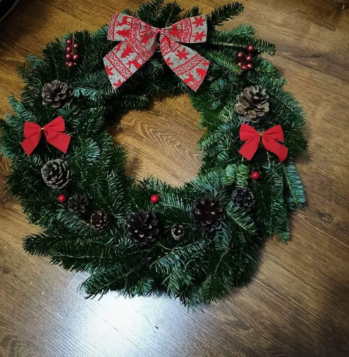 Coronițe de brad natural și artificial.