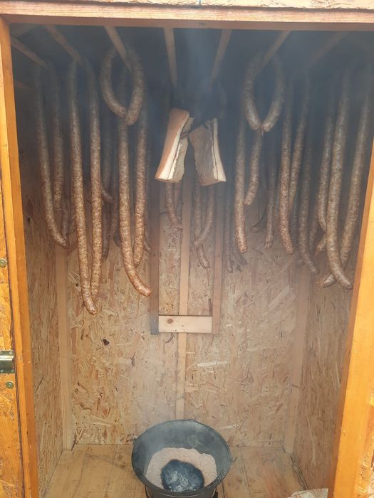 Rumeguș de fag uscat pentru afumat trimit și în țară minim 2 saci