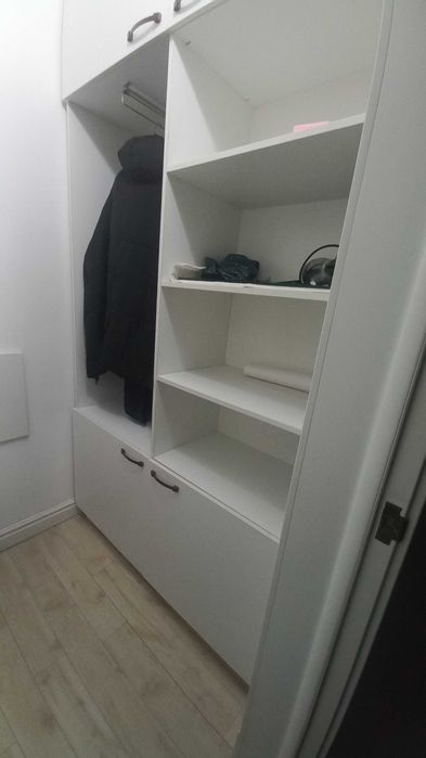 Шкафы 2ед одна с закрытыми дверями вторая с открытой зоной