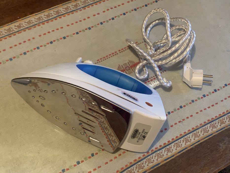 Нова парна ютия Crown