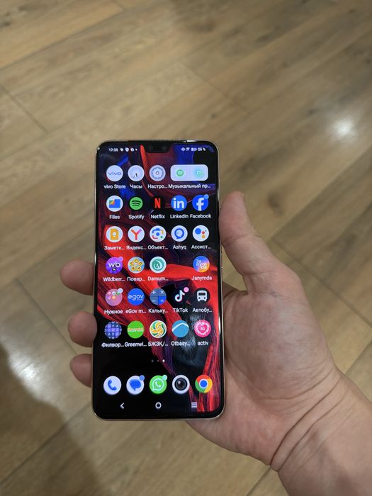 Продам Vivo V23 в хорошем состоянии