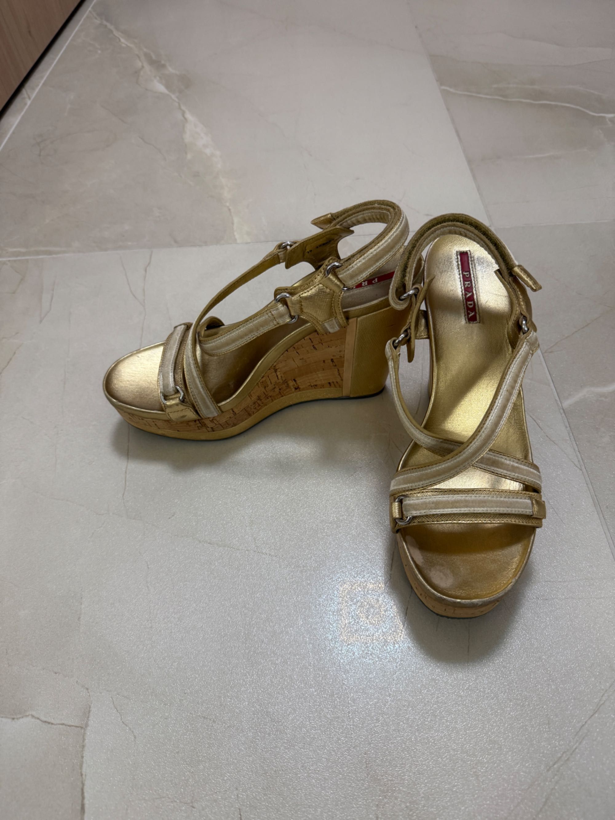 Prada 39 платформи