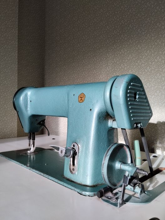 Швейная машина 97кл, оверлок 51 кл