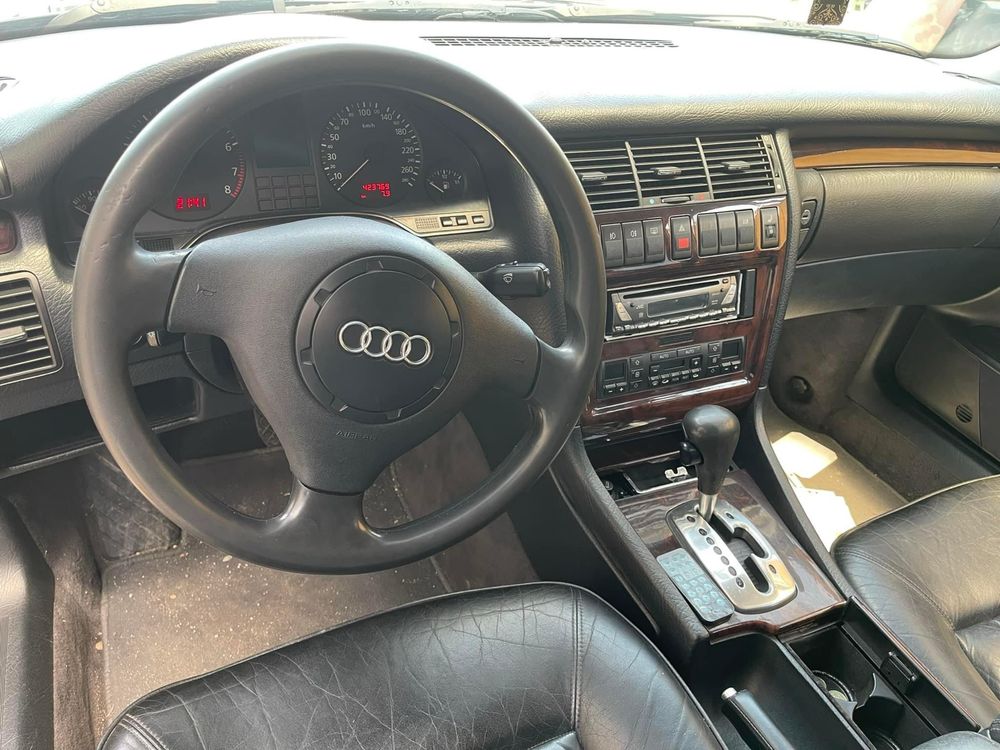 Audi A8 1999година